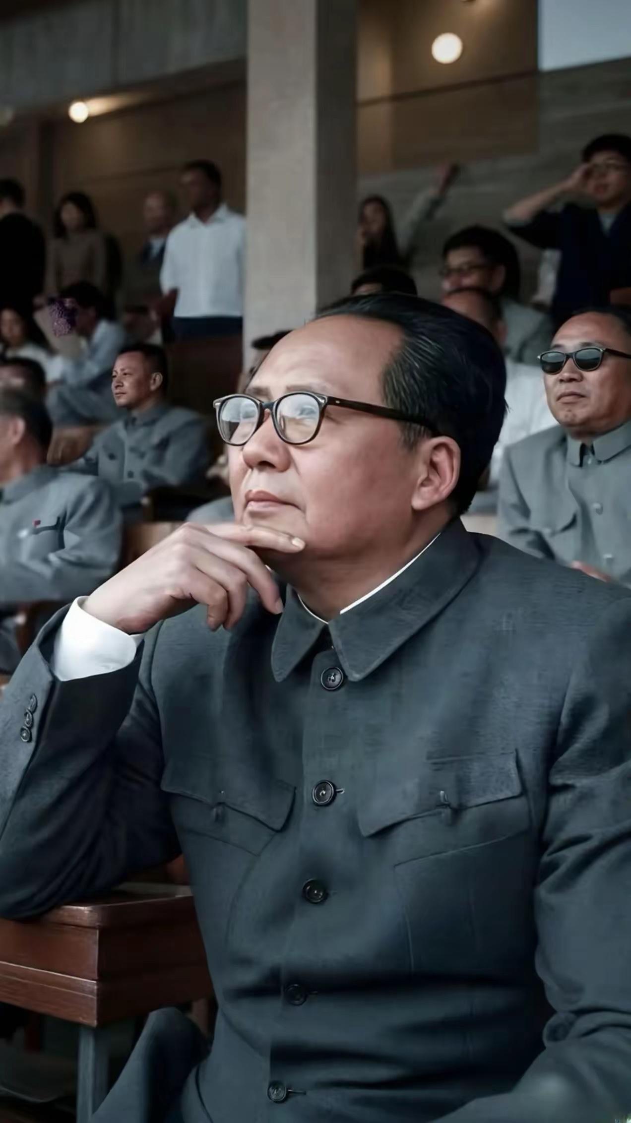 毛主席戴眼镜的照片你见过吗？如今人民为什么越来越怀念毛主席？爱戴毛主席……分享