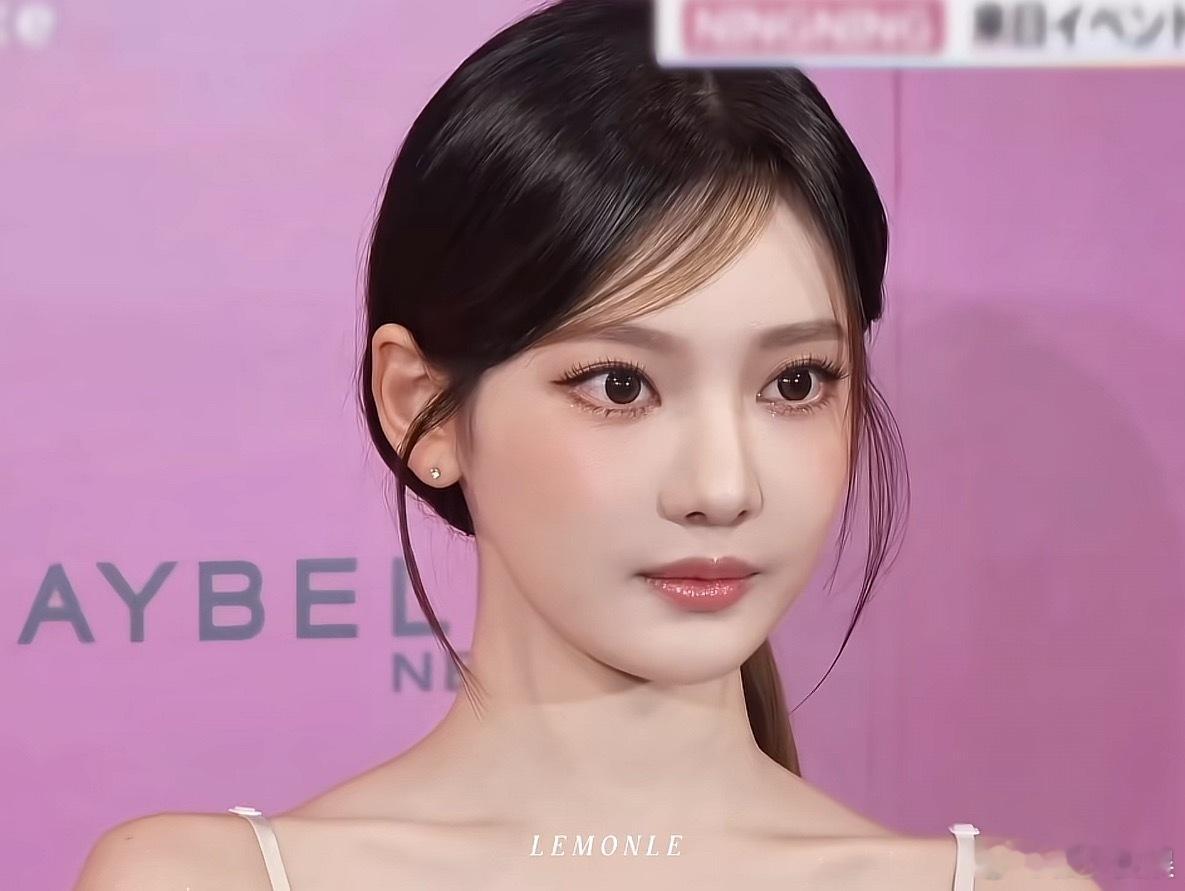 宁艺卓美成这个样子是要迷死我吗，太精致了简直是可爱小猫