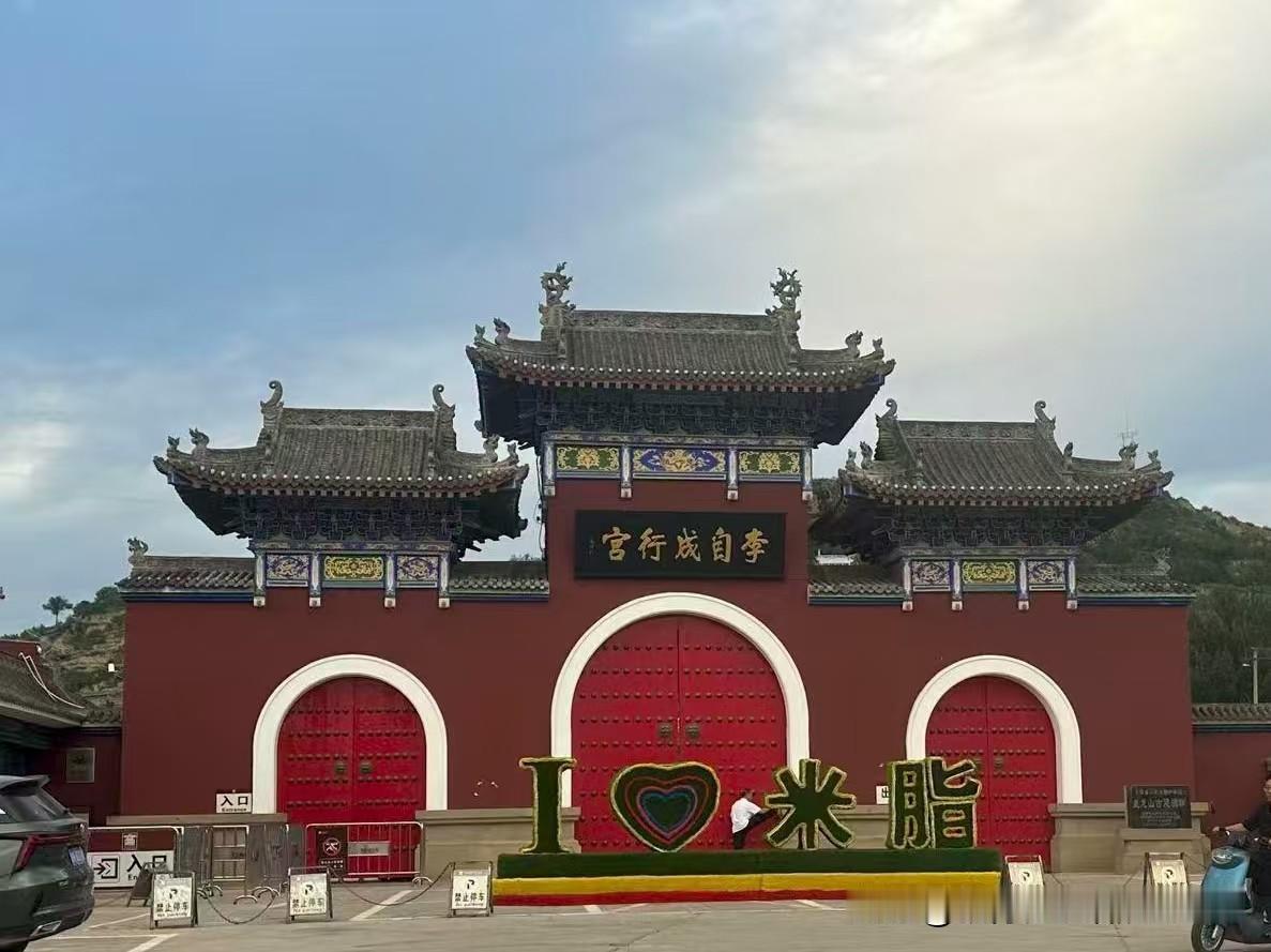 我爷爷今年98岁了👴，今天回村，我好奇问我爷：爷爷，你平常为什么不出去，