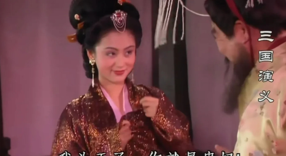 看不懂的三国演义剧情。三国演义中，老天爷有多恨董卓？董卓下葬时，老天爷天降大