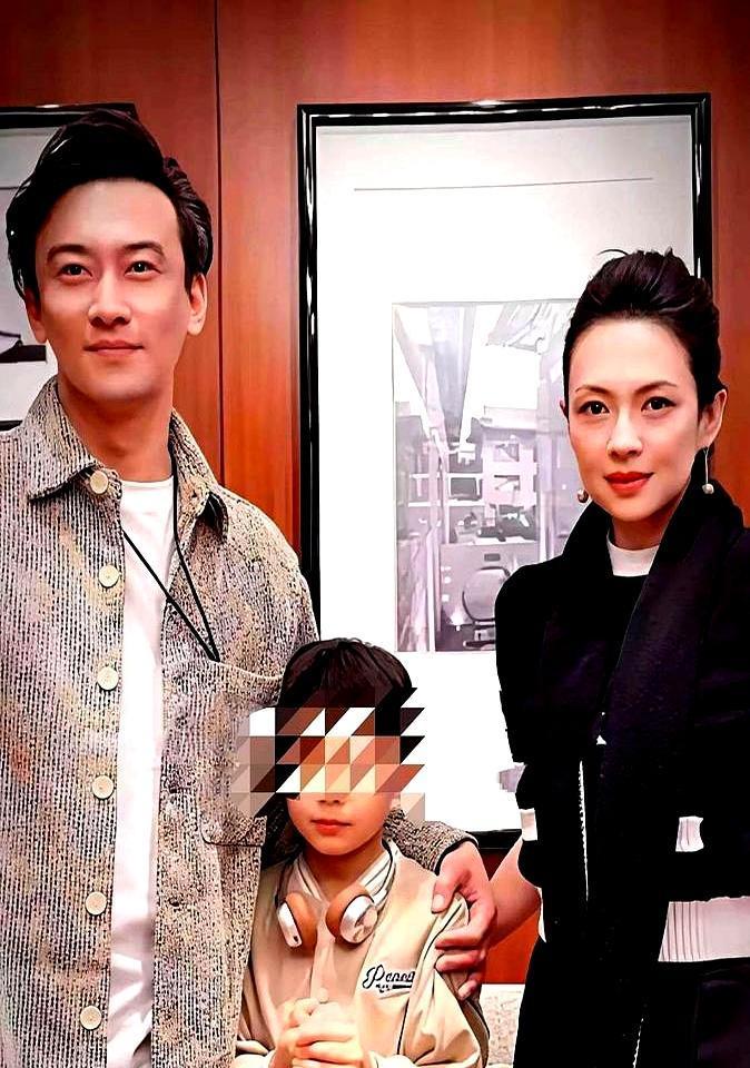 汪峰每月砸30万给新女友，女儿抚养权却判给了前妻。另一边，章子怡正戴牙套跪玻璃