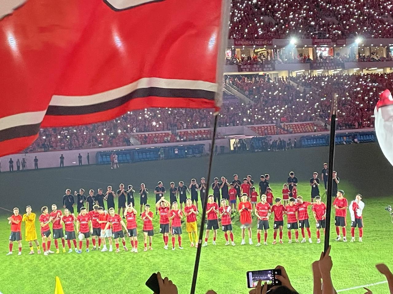 想问蓉城球迷一个扎心的问题！你们那么喜欢周定洋、徐正源，一心想让他们续约留下，那