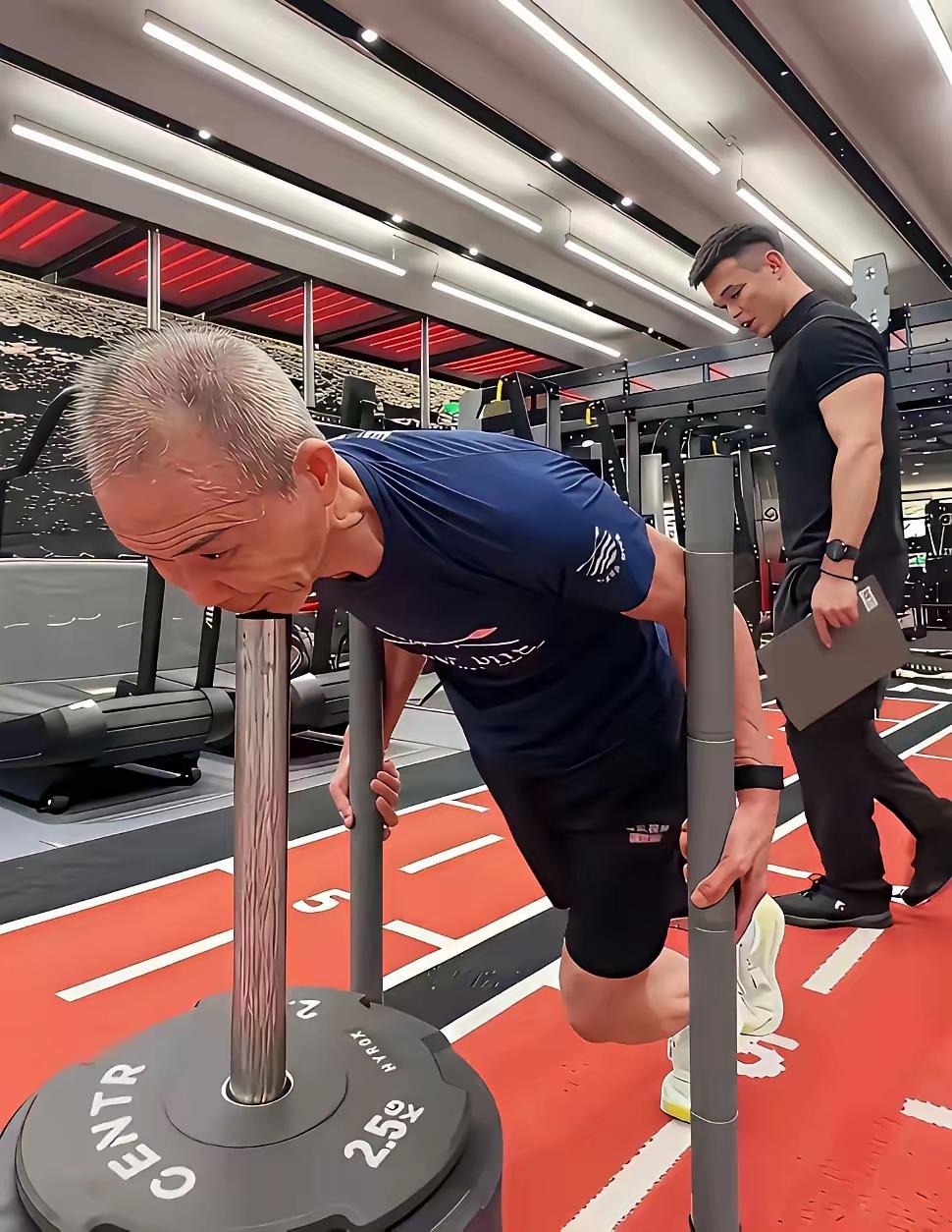 王石和迟重瑞，几乎是同龄人，你更羡慕谁的晚年状态？按照虚岁来算，王石76，迟