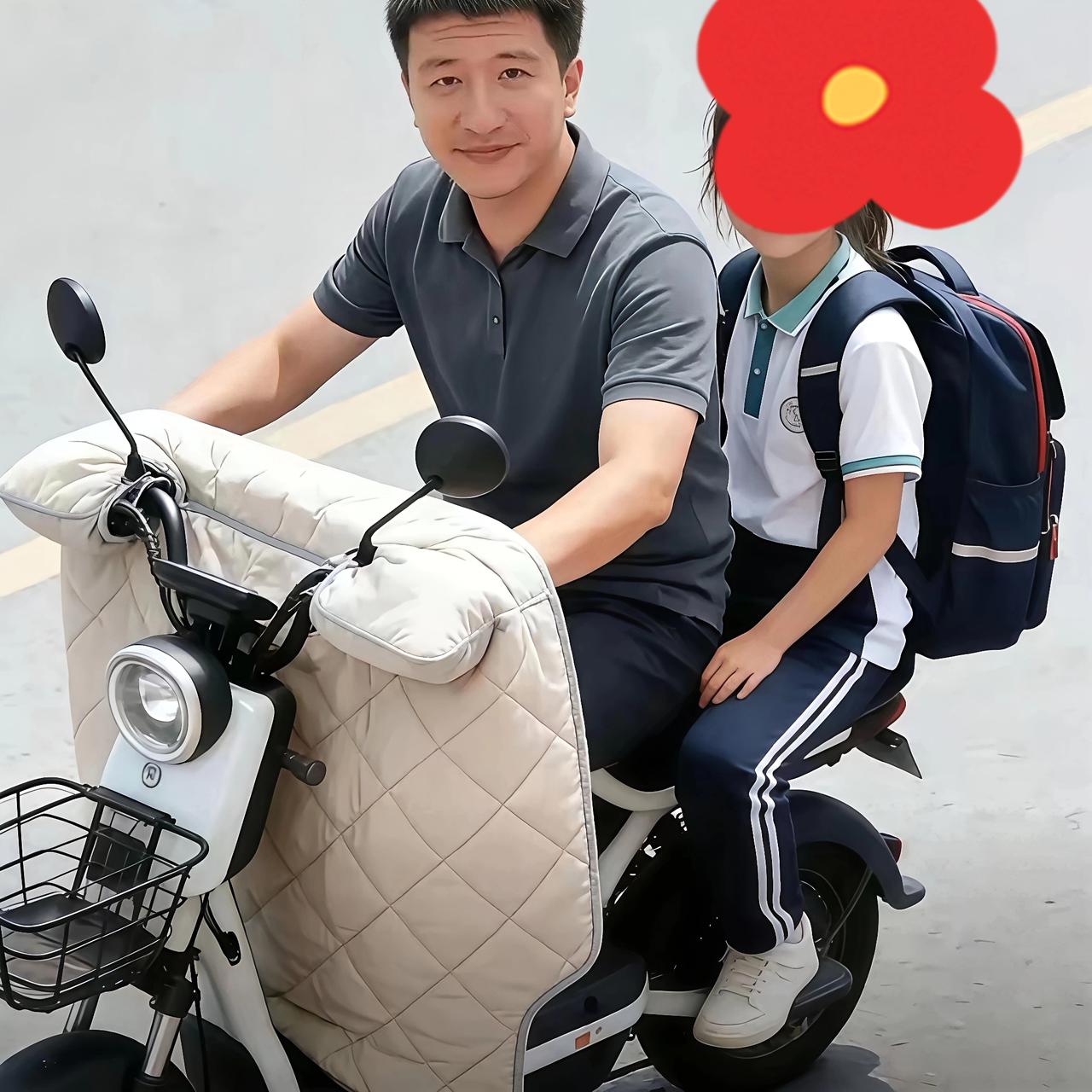 看了张雪峰老师骑小电动送他女儿上学的照片后我想到了我家隔壁那个已经从农村搬到楼房