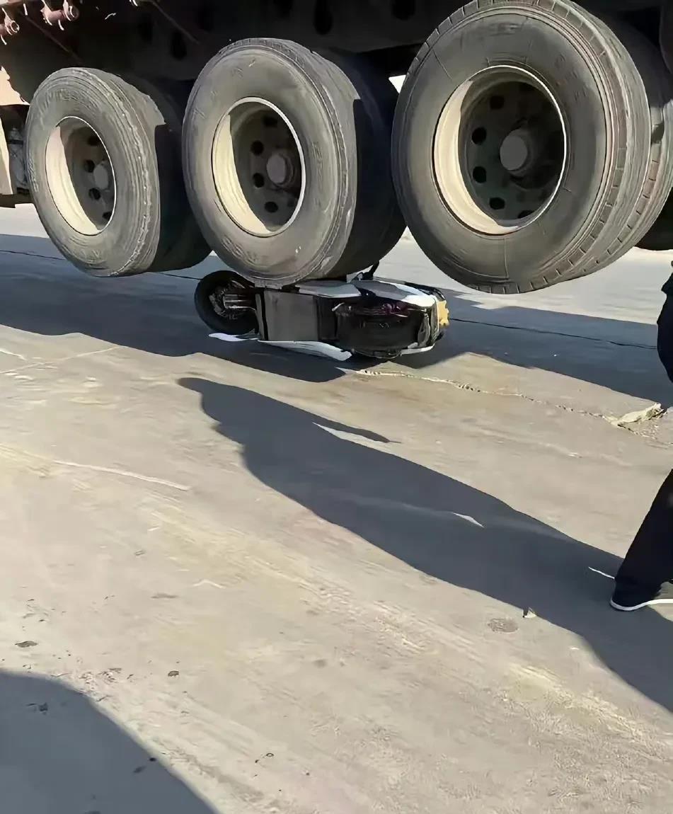 这有点不科学！！！这是什么牌电动车？​