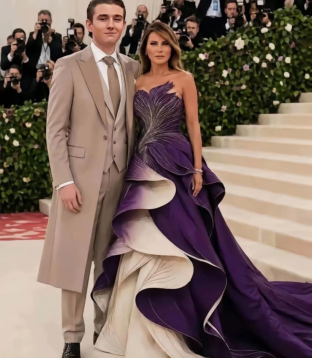 MetGala红毯同框！梅拉尼娅携儿子惊艳亮相，真正的顶级母子，何为子以母贵。