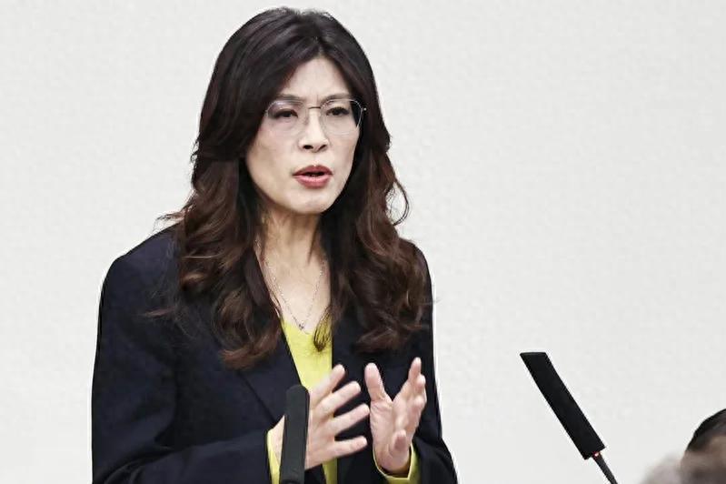 国民党这次是真的坐不住了，一场选举直接把老底子都翻了出来。陈菁徽拿了1351票，