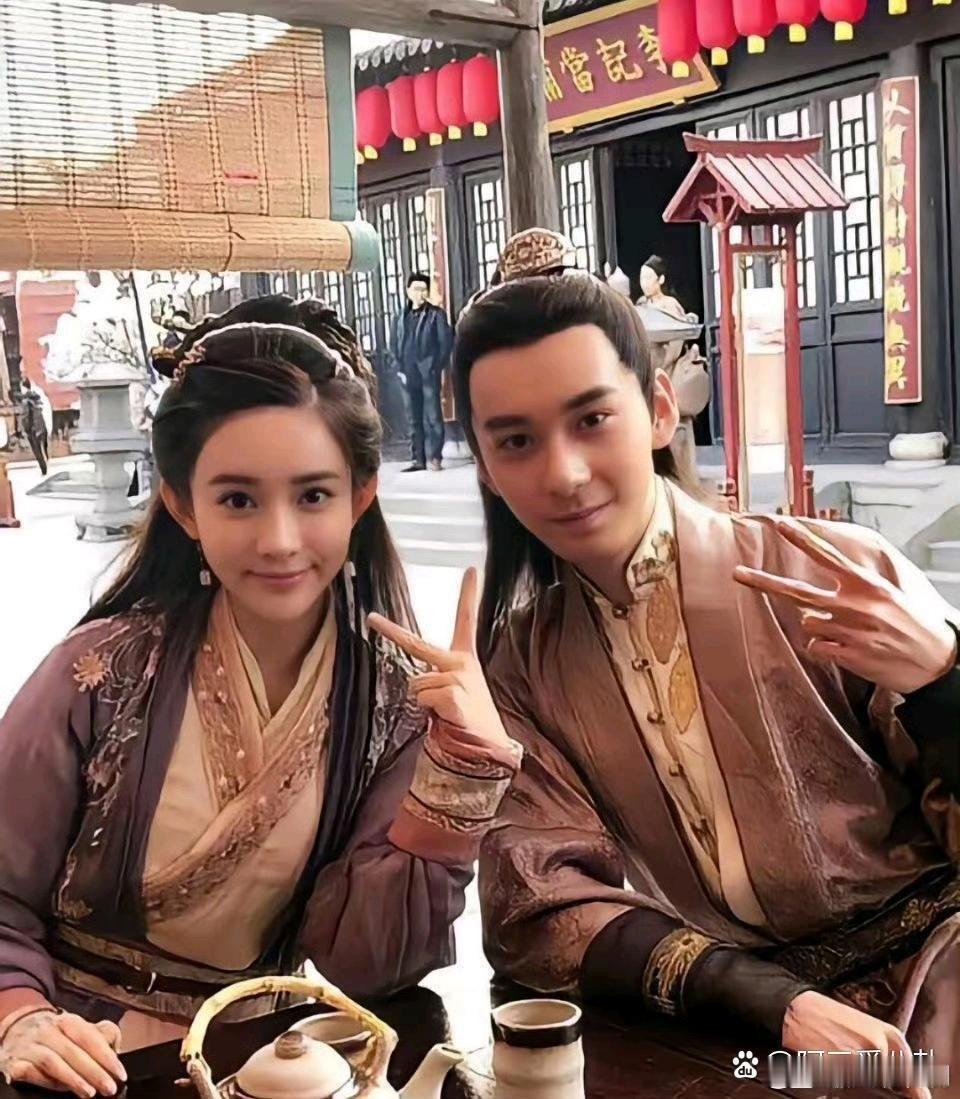 孟姐早期真的太美了，2017版《射雕》里的穆念慈又纯又带点江湖儿女的英气，红衣造