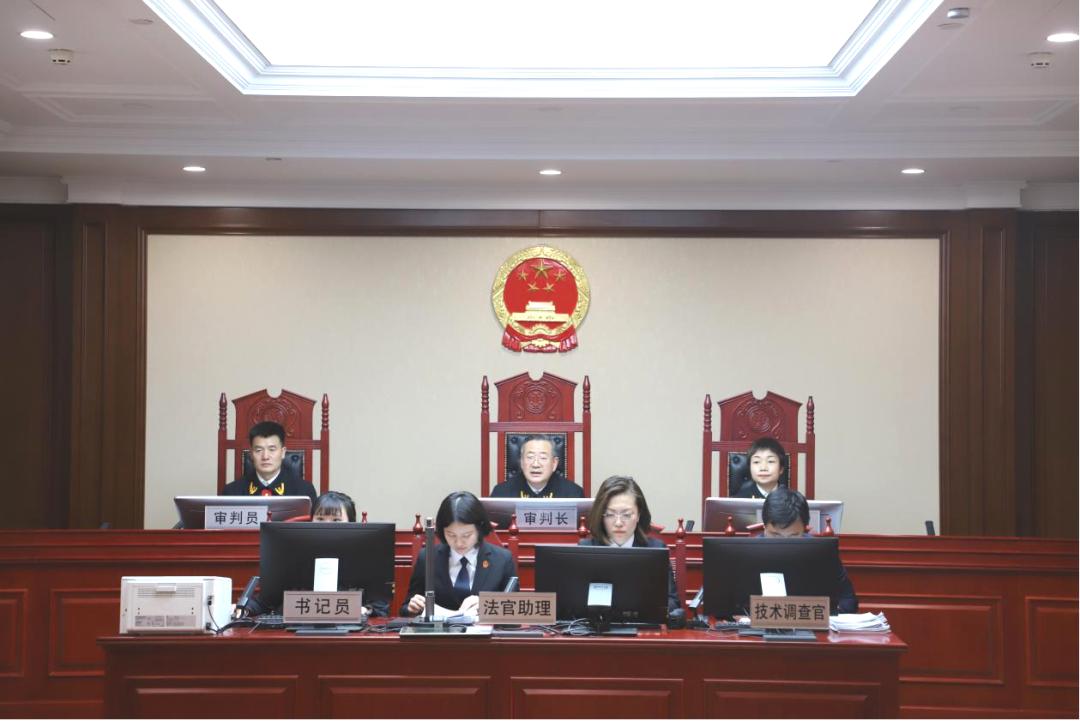 想象一下，失去唯一的儿子后，你连买菜做饭都成了问题。走投无路时，你突然发现儿子竟