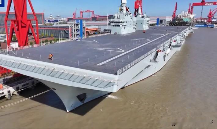 日本话音刚落，四川舰又要来了11月13日晚间，日本防卫大臣小泉进次郎在社交