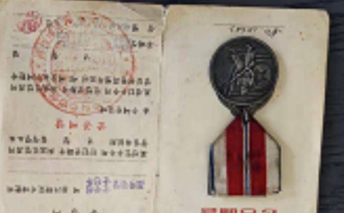 1984年，四川巫溪县广播局副局长家里遭了贼。抽屉被撬得歪歪扭扭，桌上的25