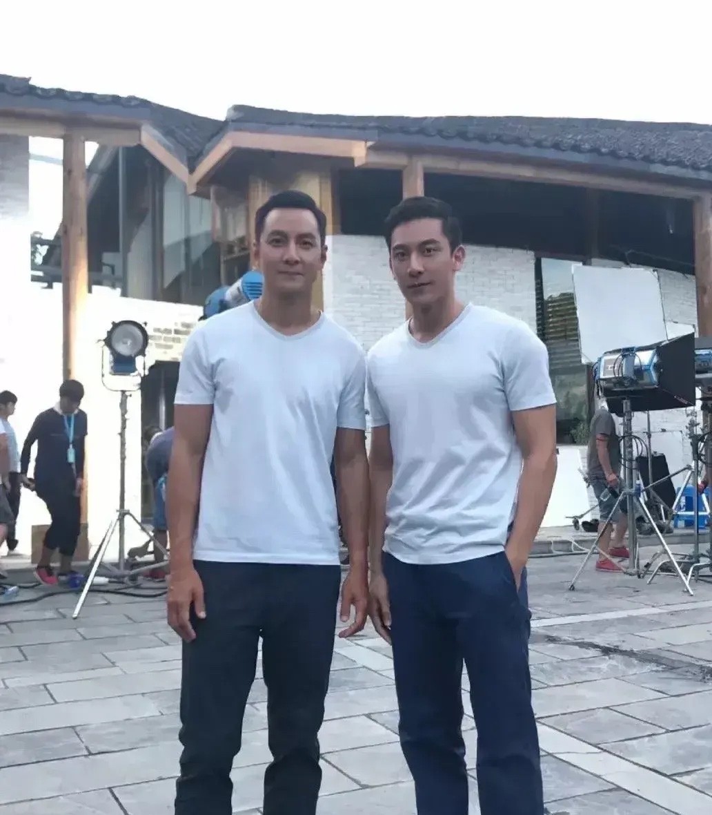吴彦祖替身长得挺像