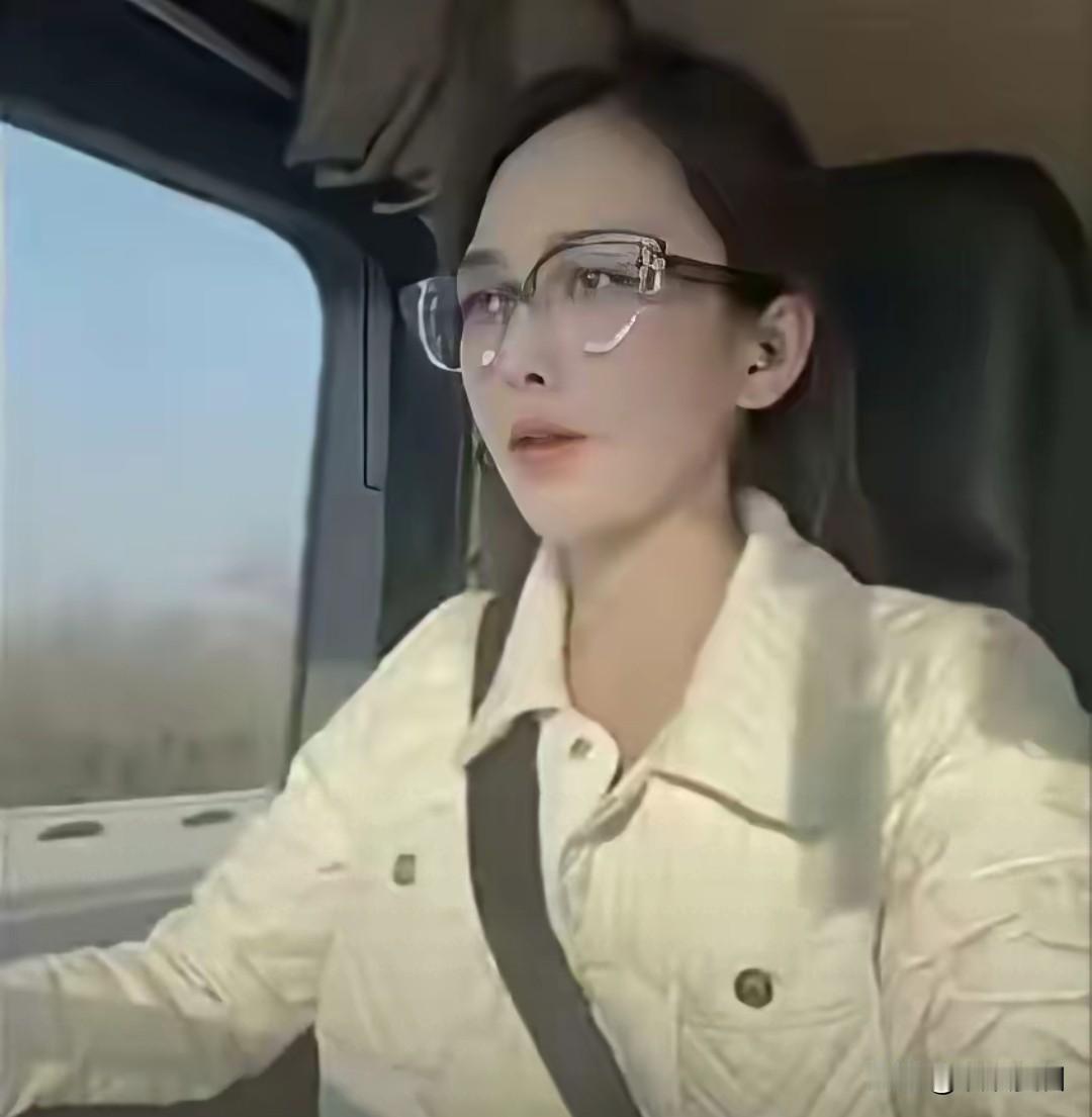 世事无常，你永远不知道明天跟意外哪个先来。12月23日，安徽网红“半挂西施”