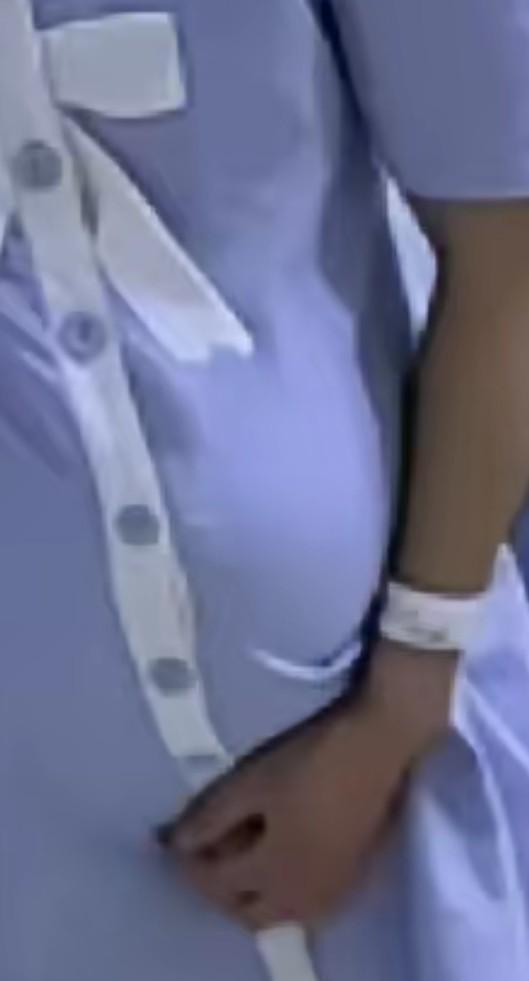 朋友家儿媳妇怀孕要生了，已经住院了，由于宫缩阵痛，儿媳妇就发脾气一遍骂着老公，一