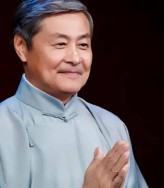 相声演员刘伟说，我跟冯巩啊，一个厂的，天津制线厂，我们厂的线啊，特别结实，后来侯