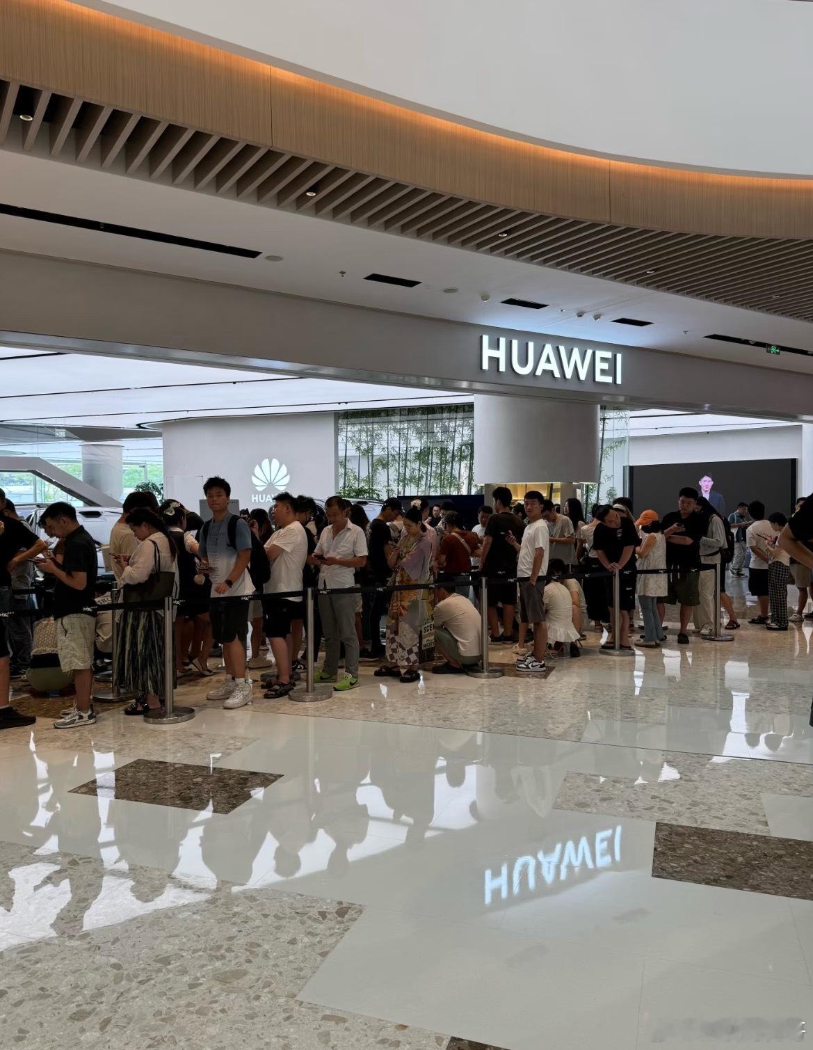 华为门店门庭若市！恐怕这个热度，已经超过苹果了！​​​