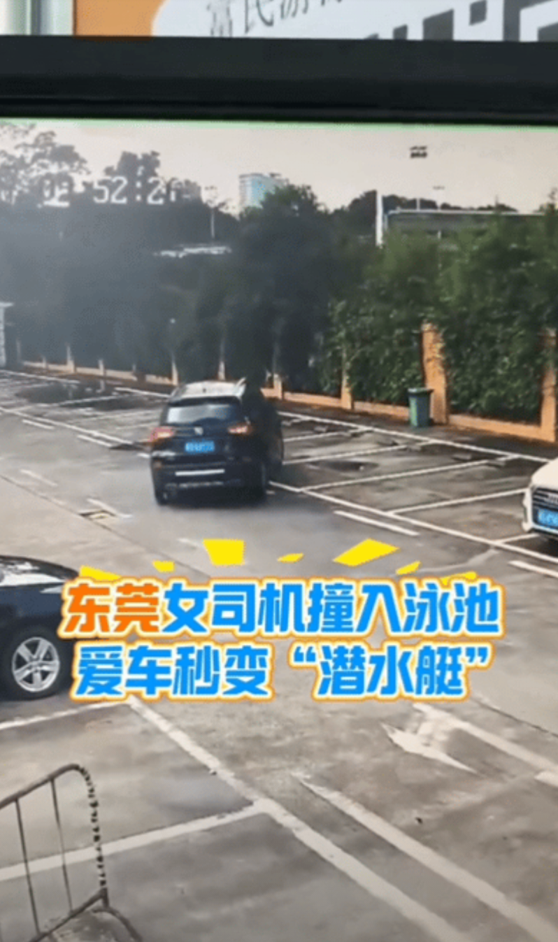惊险一幕，今天上午十点左右，广东东莞虎门，一位女司机驾驶粤S牌黑色汽车撞掉围墙后