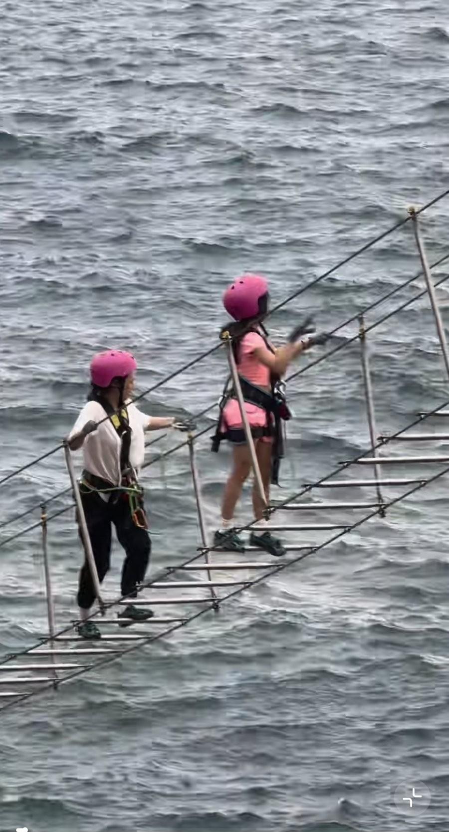 章子怡的身材太松垮了，像个老太太似的，简直惨不忍睹！2月23日，章子怡与女儿