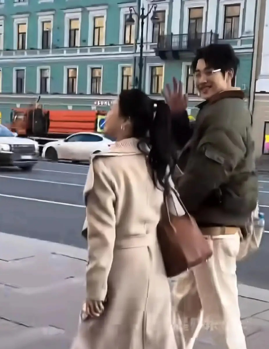 新一期《妻子的浪漫旅行》的路透来啦！这次确定的四对夫妇嘉宾超有看点：秦昊和伊能静