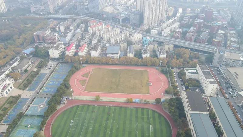合肥八中在合肥的分量不用多说，每年一本率稳在90%以上，不少家长挤破头买学区房把