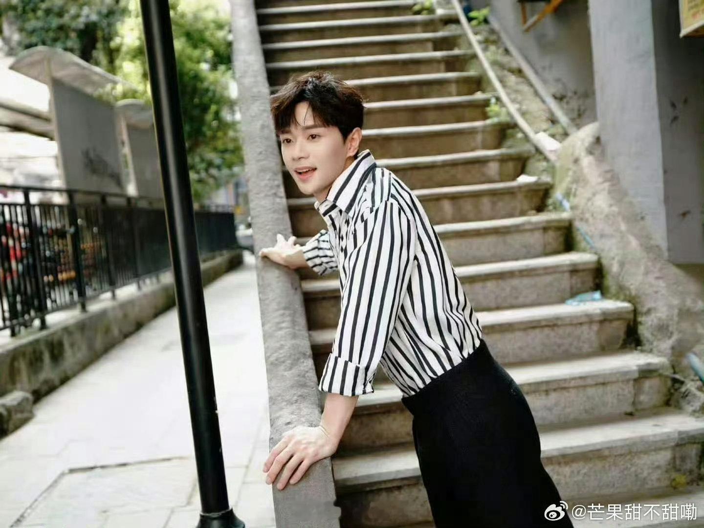 #曹骏徐正溪领衔主演何不同舟渡##2027芒果大剧片单#这选角太戳我了，曹骏身上的韧劲加上徐正溪的气