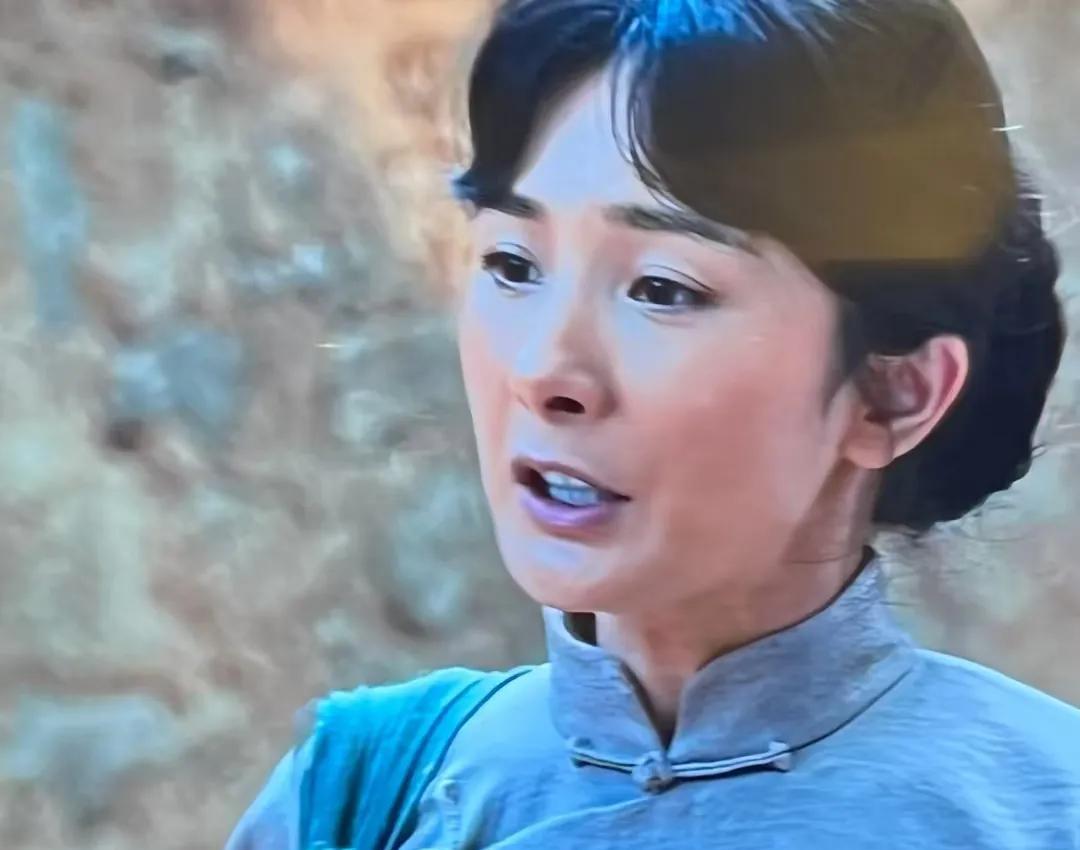 绣绣除了嫁给大脚以外，难道就没有别的出路吗？绣绣从马匪手上回来的时候，其实绣
