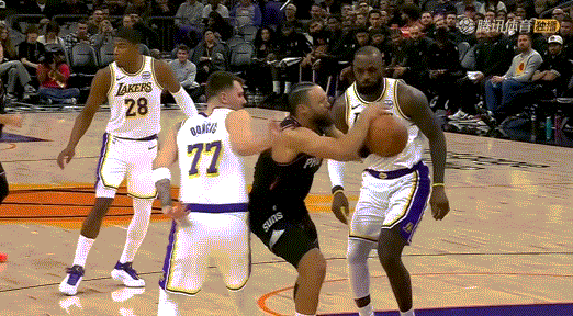 詹姆斯被狄龙惹急眼了，两个人真是相爱相杀啊。