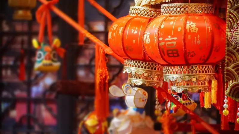 中国传统七大节日皆具独特意义。春节堪称重中之重，于农历正月初一，俗称过年。节前人