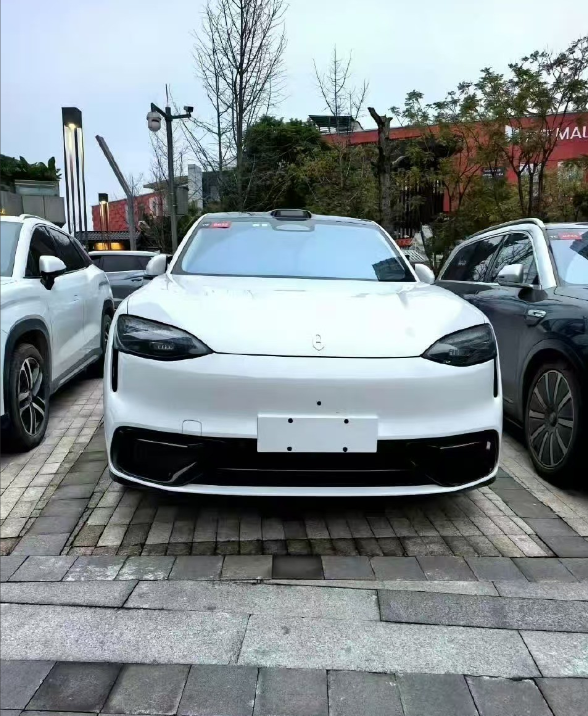 问界M6实车照太帅了，25万的市场卖爆是迟早的事情，友商这下要头大了。问界M6的