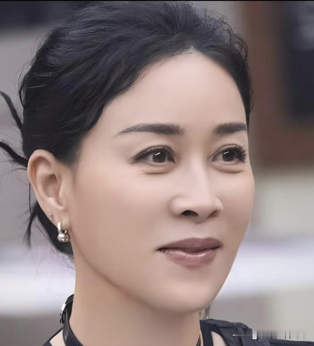 发现一个有意思的事，只要跟那英合唱，不管搭档是谁，是男生还是女生，最后基本都