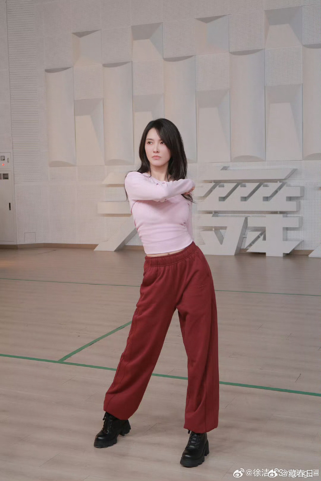 徐洁儿早几年都干嘛去了乘风2026来了个宝藏姐姐！48岁状态绝佳，气质颜值都在