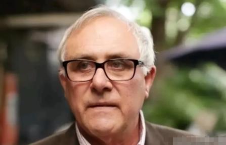 澳大利亚老牌外交官汉姆发表了一编文章，振动了澳大利亚，文章写道，中国不怕美国，早