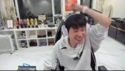 Doinb：就上次emo来我家之后，有四五个dota选手，就有现役的也有退役的，