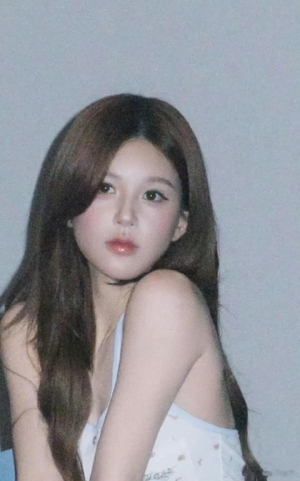 这谁还能分出哪个是网红，哪个是真的赵露思吗？