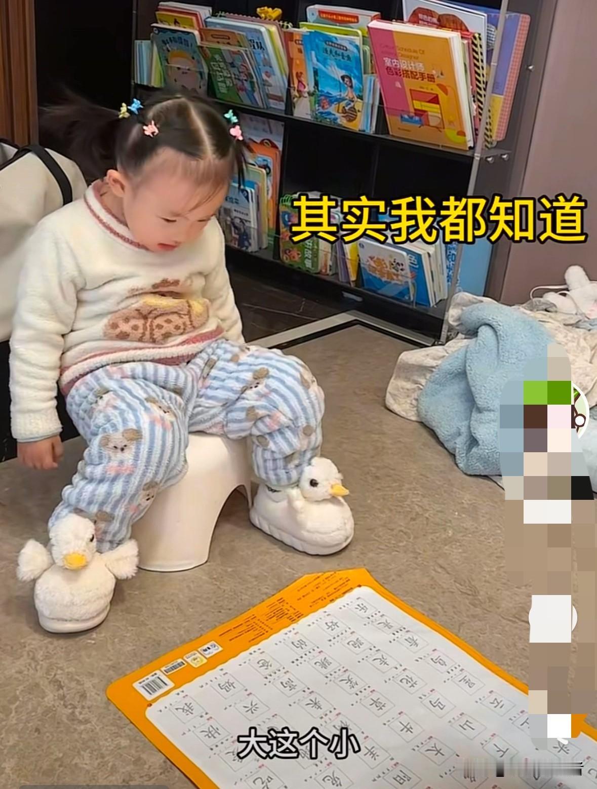 今晚，黄一鸣更新了闪闪的视频。视频中，黄一鸣妈妈教闪闪认字，真没想到，才两岁多的