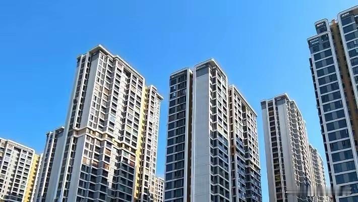 2026年8月28日，三部门联合发文，要求推行现房销售。这事搁十年前，没人敢信。