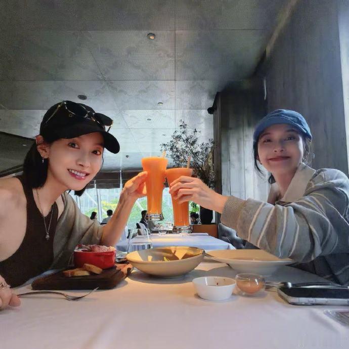 宋茜张佳宁又约会了哇塞女孩子之间的神仙友谊她们两个是怎么成为朋友的呀之前