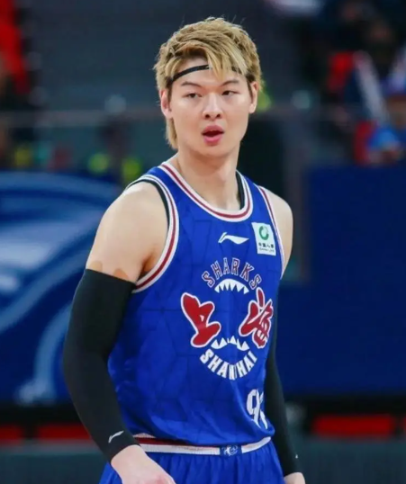 上海男篮要拿CBA新赛季总冠军！这不是哗众取宠，广东宏远会失落吗？洛夫顿，白