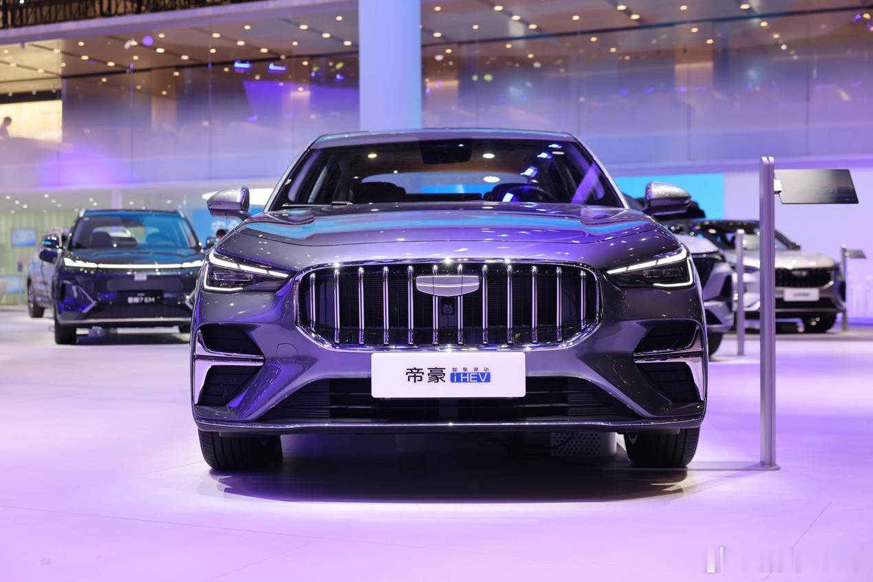 【北京车展吉利第5代帝豪i-HEV智擎混动首秀，百公里2.22L刷新吉尼斯纪录