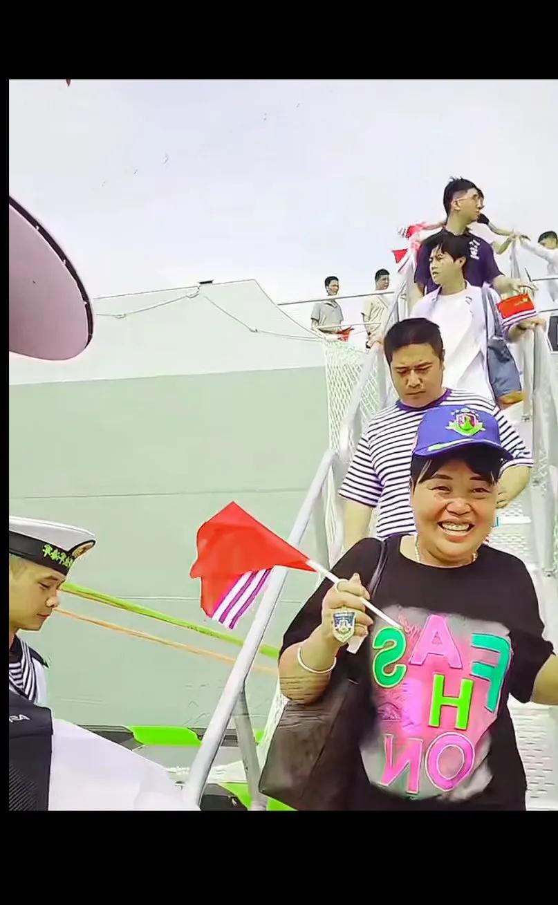 婵宝的父母一看面相就是善良的人品好所以婵宝的善良人品好遗传了父母本本分分实实