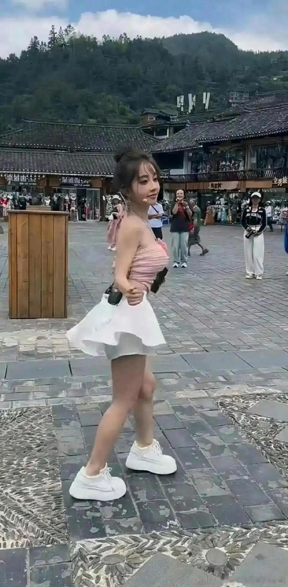 当年的网红一姐冯提莫怎么变这样了？？