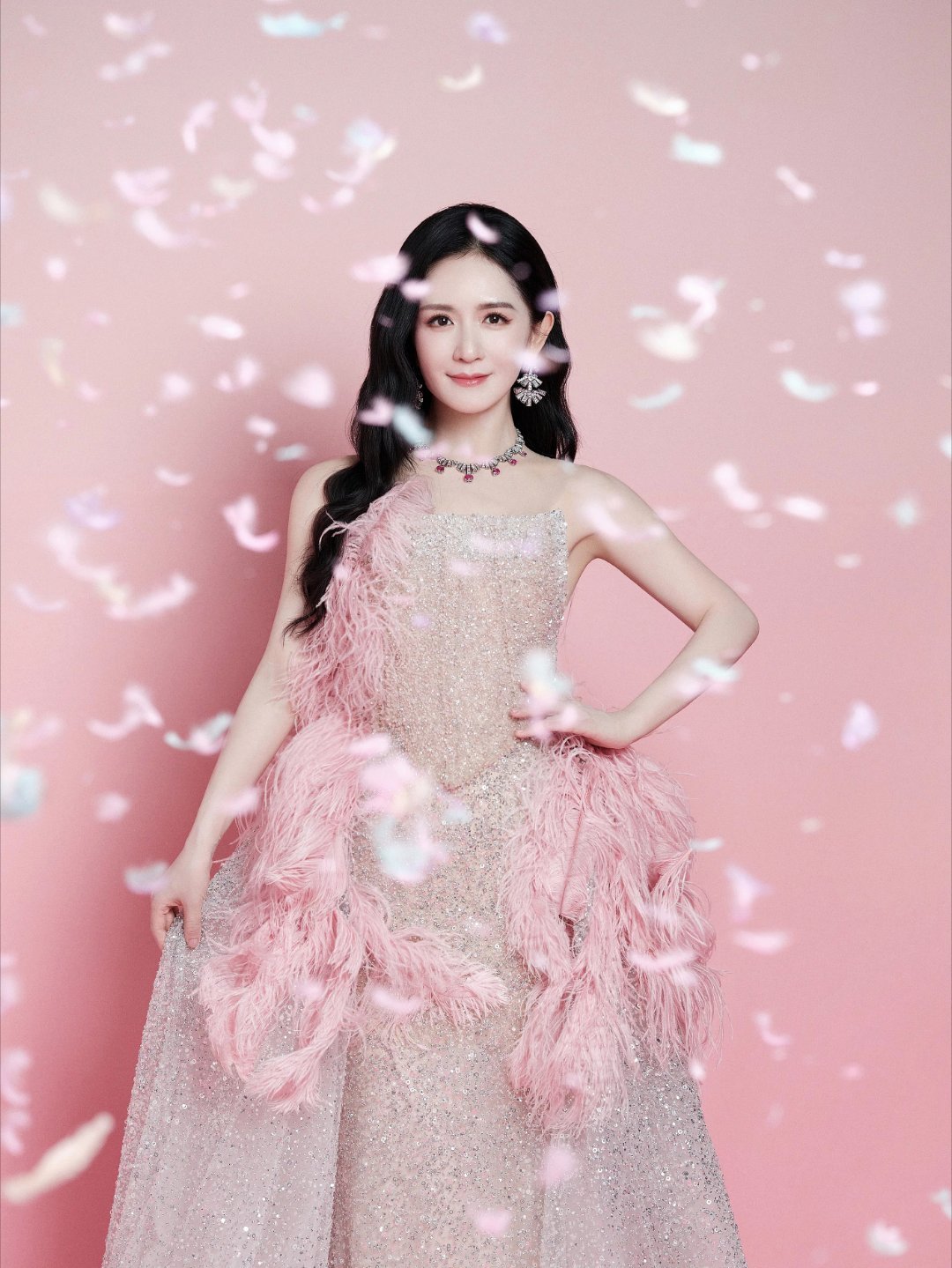 【谢娜演唱会嘉宾】谢娜演唱会近十首唱跳舞台将于5月5日在成都开演唱会，票价从3