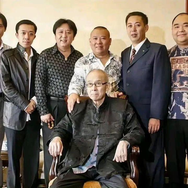张文顺病重期间，一张罕见的留影，这张照片拍摄于2008年，在北京的一处茶楼包间，