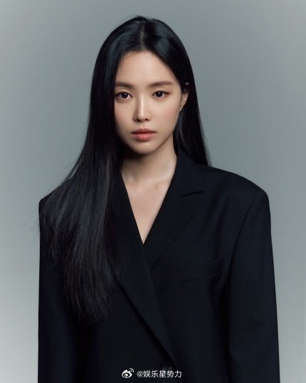 孙娜恩离开YG孙娜恩签约JWide据12日韩媒报道，孙娜恩正式签约JWide公