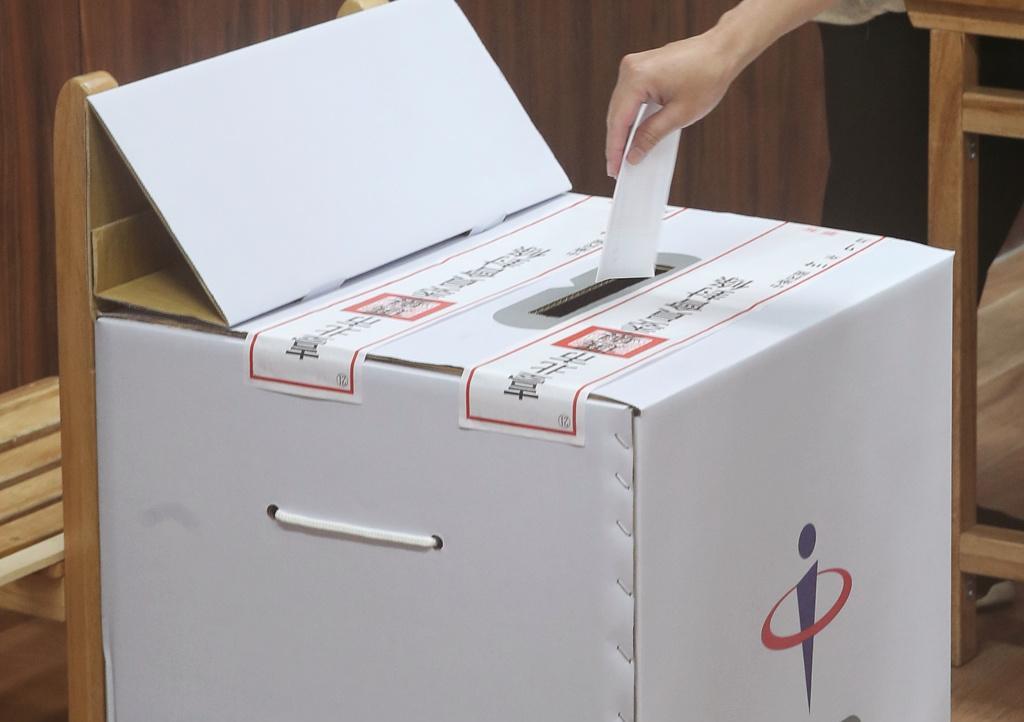 全台首波726大罢免完封，接下来还有7名蓝委要在823面对挑战，包括台中颜宽恒、