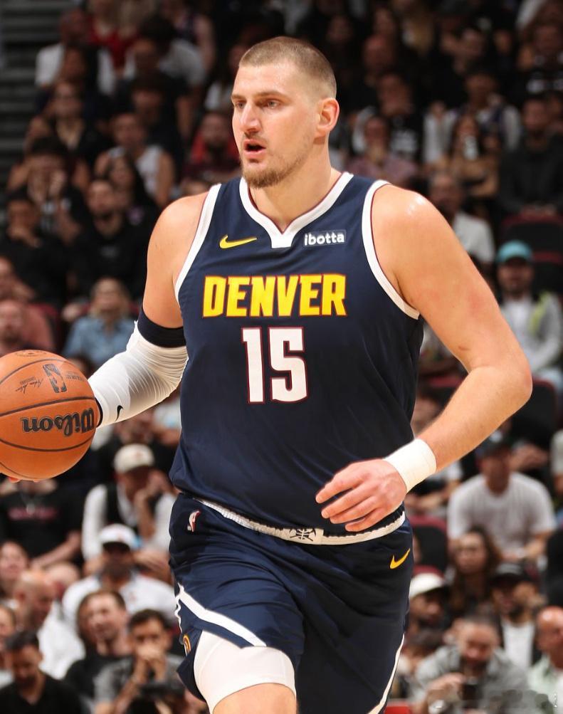 EvanJeffries表示约基奇伤情可能存在的担忧如下：最佳情况：过度伸展/