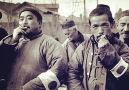 1937年，大汉奸吴长友为了讨好日军，竟然将自己的二姨太献了出去。不料，日军却指