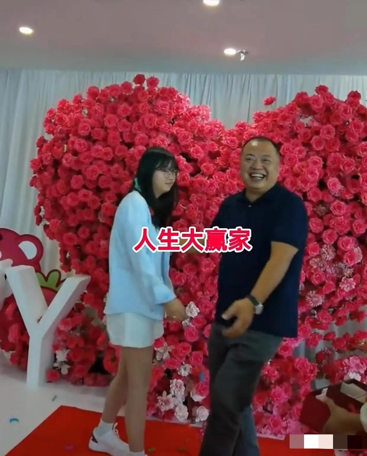 江西42岁大哥订婚20岁女孩，儿子比准继母大1岁，网友：这剧情太魔幻江西赣州