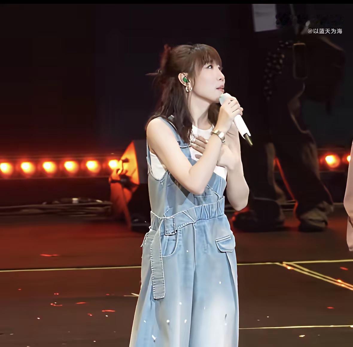 王菲送花篮祝福任素汐演唱会：最好的关系，是精神层面的惺惺相惜任素汐北京五棵