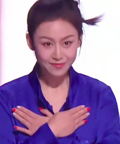 内娱头号“骗子”，骗了我们整整十年。打开《大江大河3》第三集，那个穿工装的女技